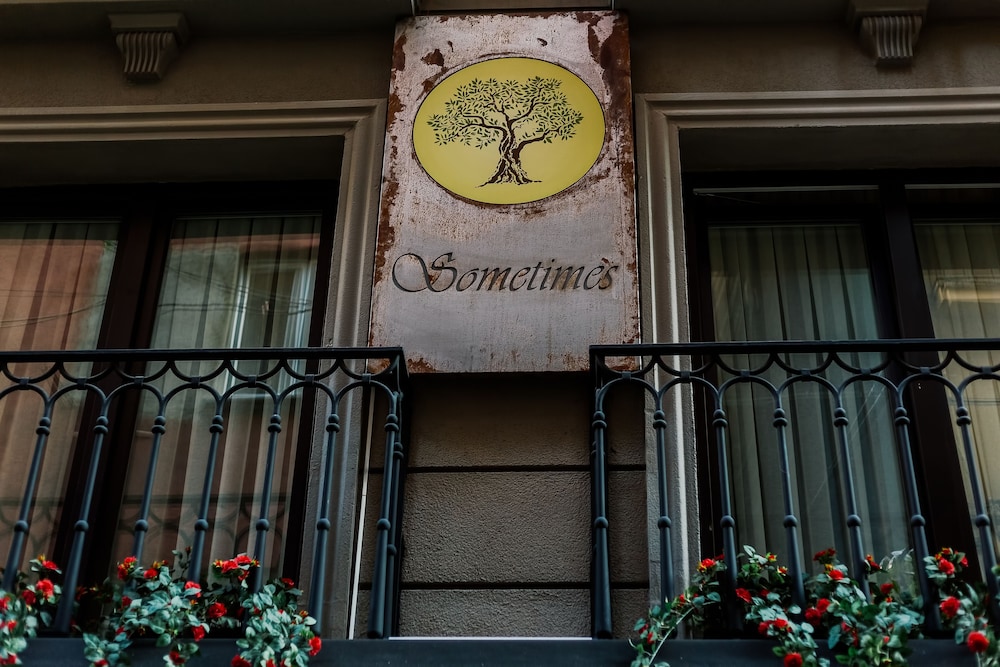 SOMETIMES HOTEL 17/20