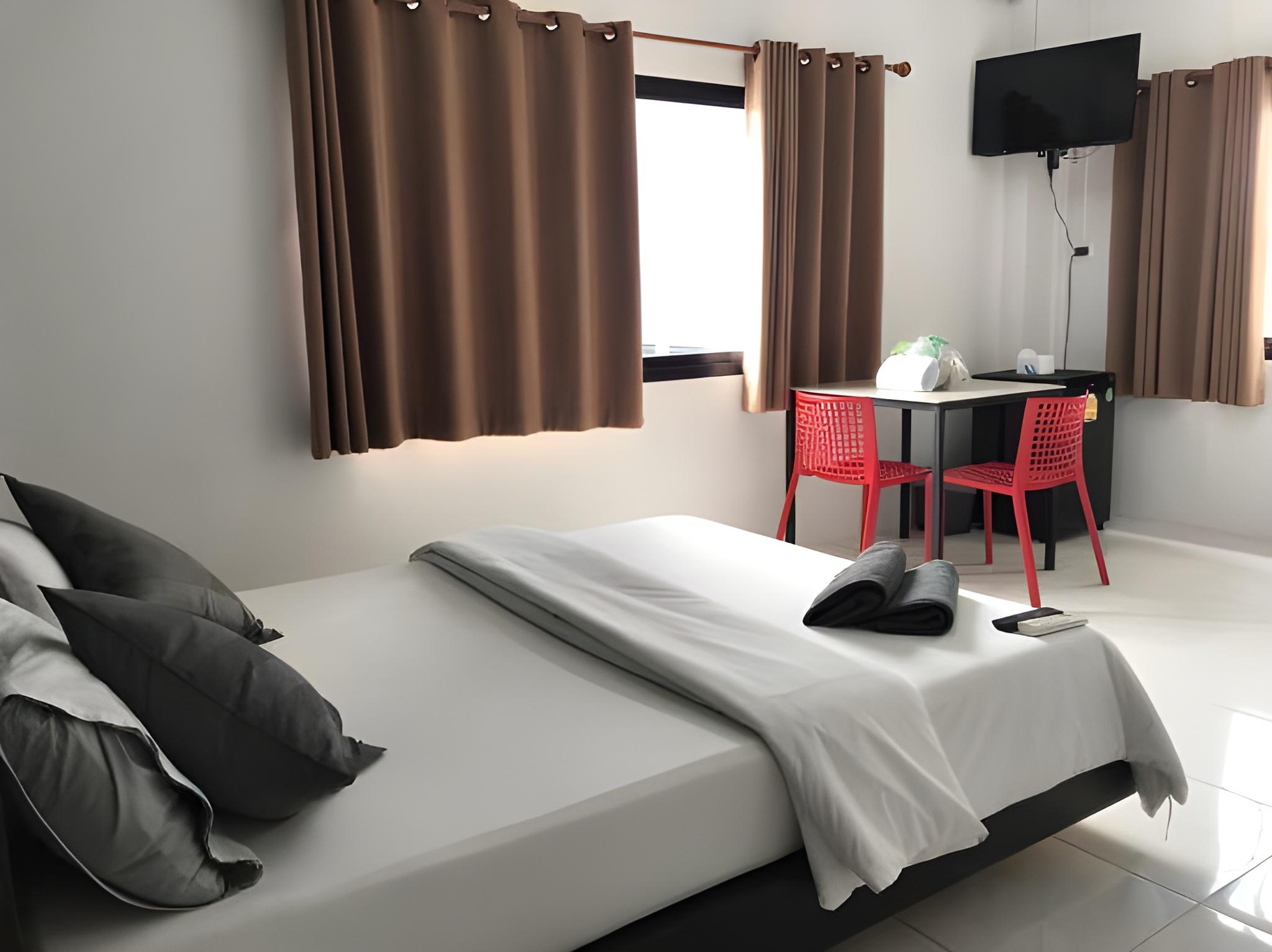 DELUXE, DOUBLE BED