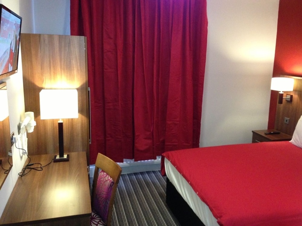 Ely House Hotel 30/40