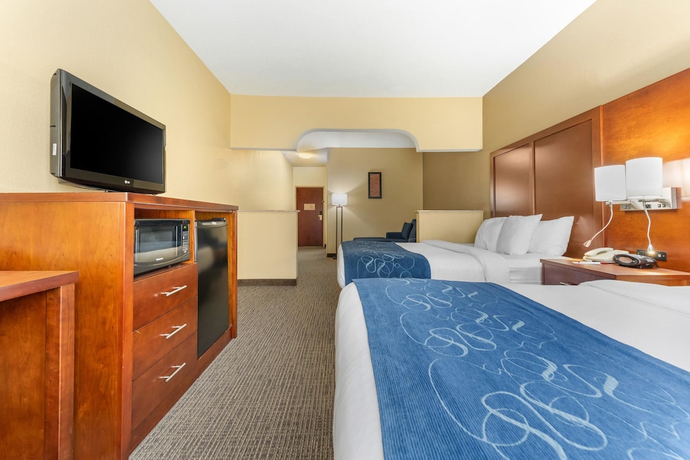 Comfort Suites Findlay I-75 near Sports Complex 13/31