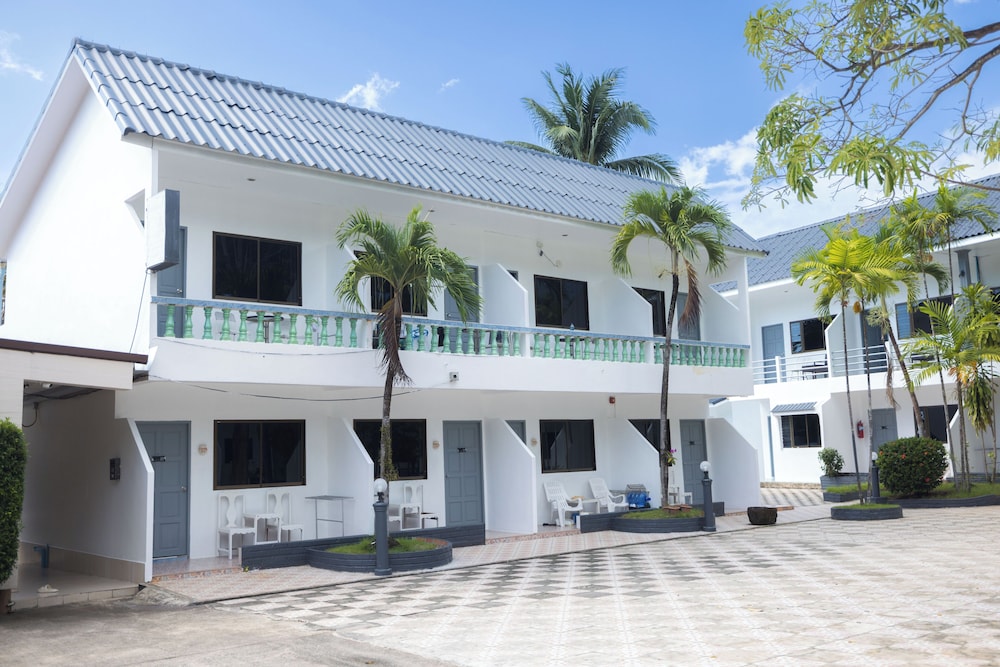 Club Coconut Resort 2/47