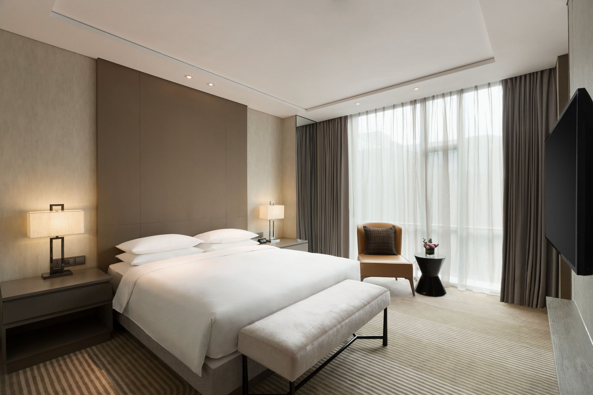 Specialty, Suite, King Bed, Kitchen