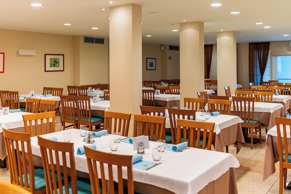 HOTEL MAREGOLF 32/46
