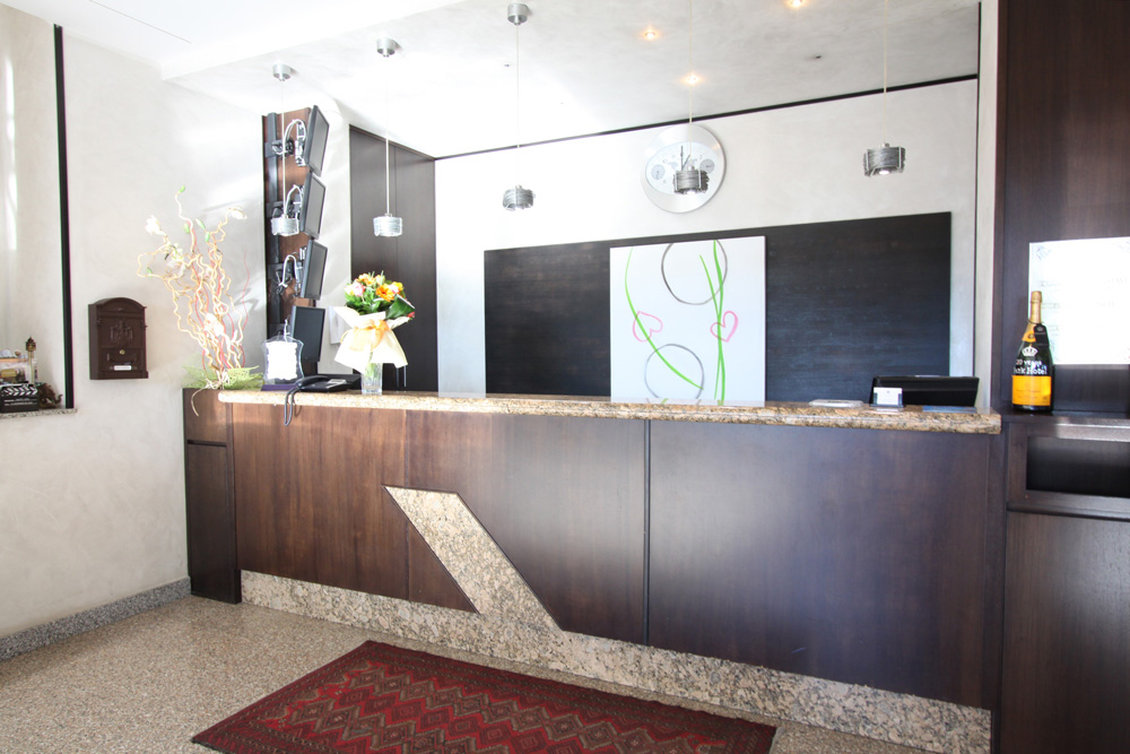 PARK HOTEL 2/21