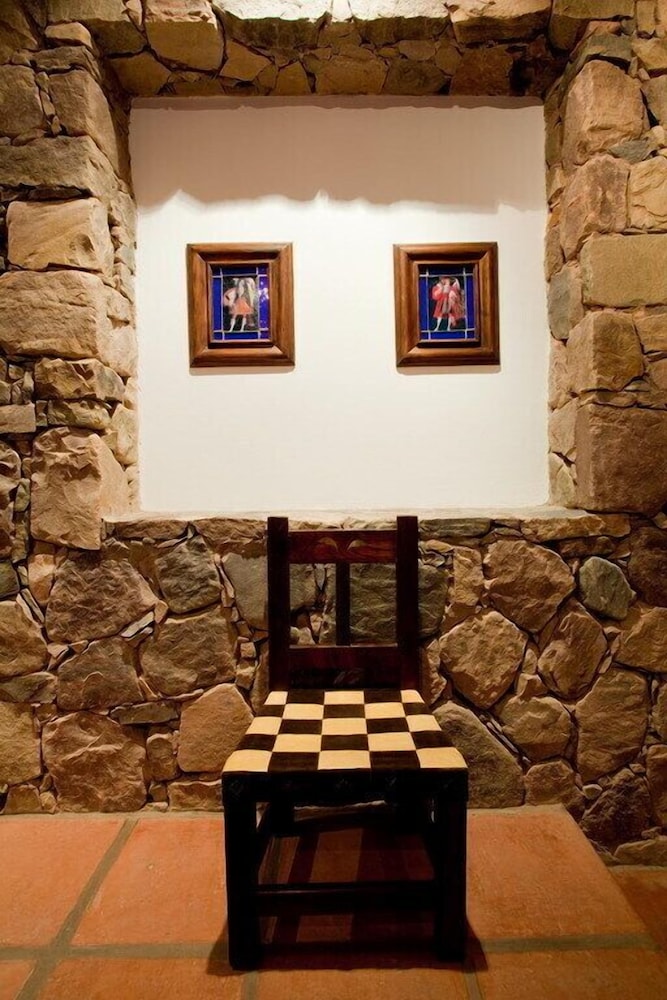 Marques de Tojo Hotel 45/63