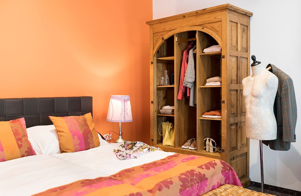 SUPERIOR, QUEEN BED