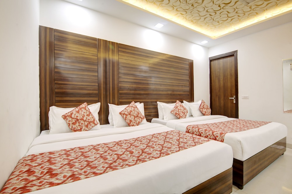 Hotel Chanakya Inn 8/38