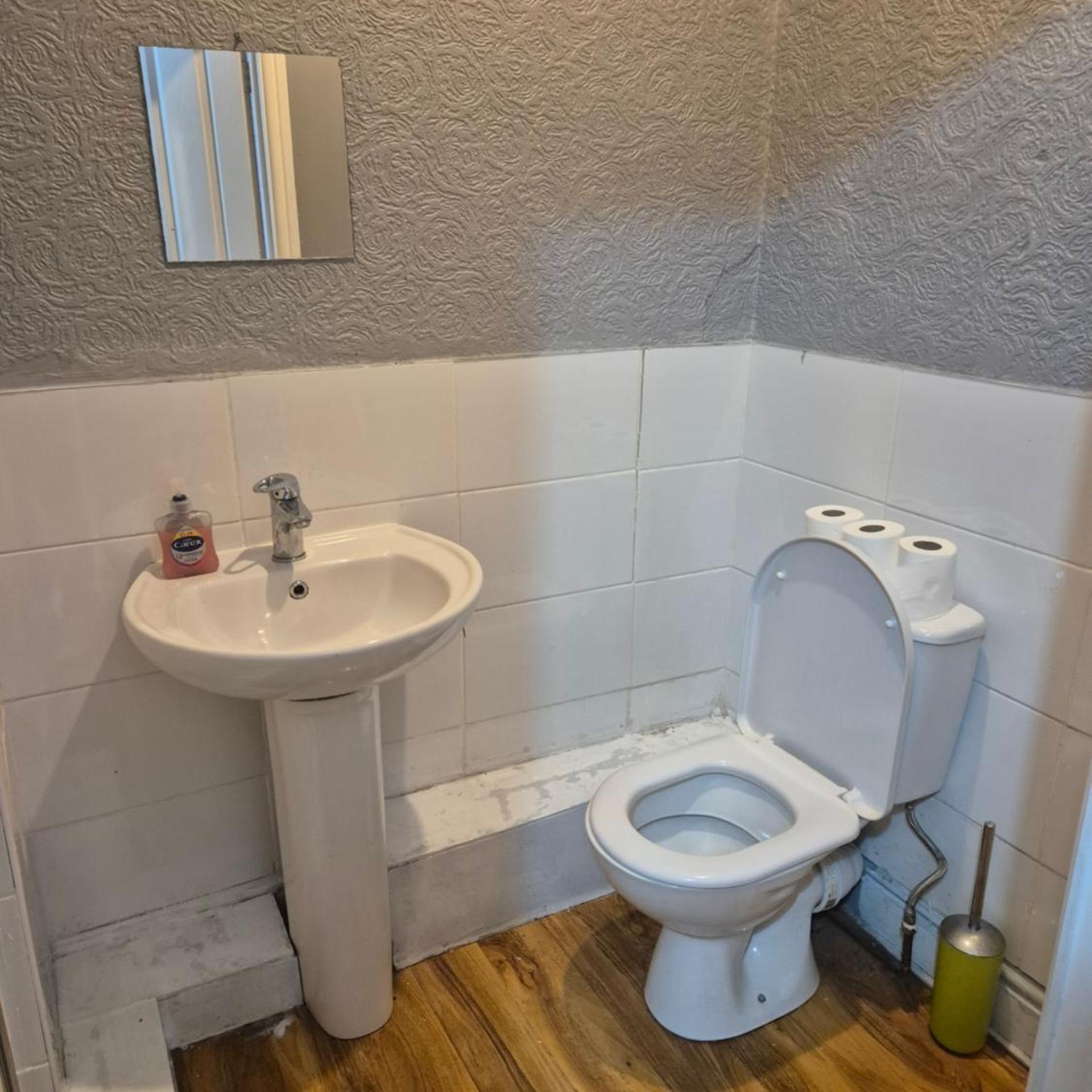 Assheton Arms Hotel 40/44