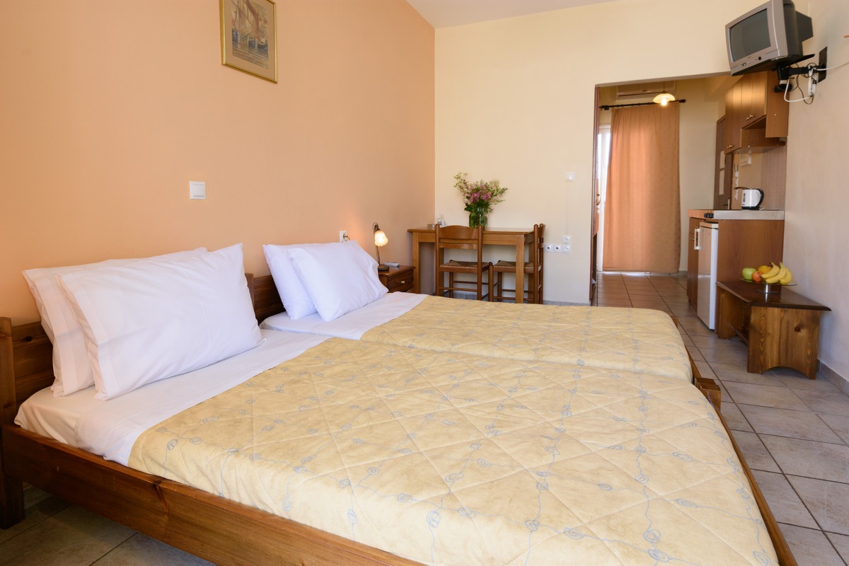 Argyro Apartments & Studios 4/12