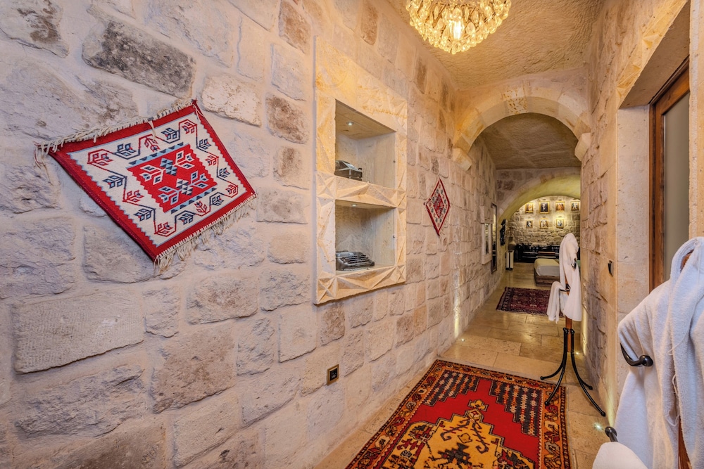 Cappa Via Cave Hotel 5/38