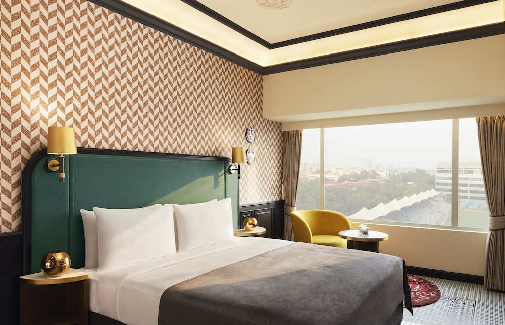 DELUXE, KING BED, STADIUM VIEW
