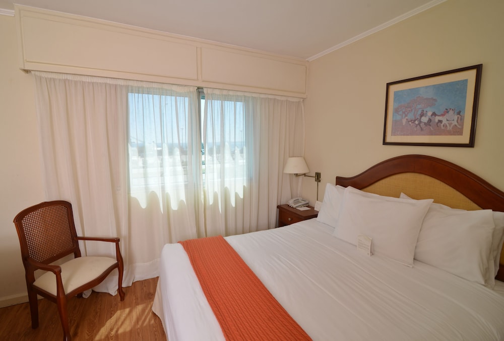 Sunset Beach Hotel 17/68