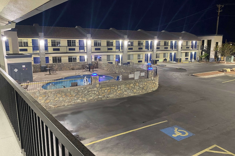 Days Inn By Wyndham El Paso West 1/50