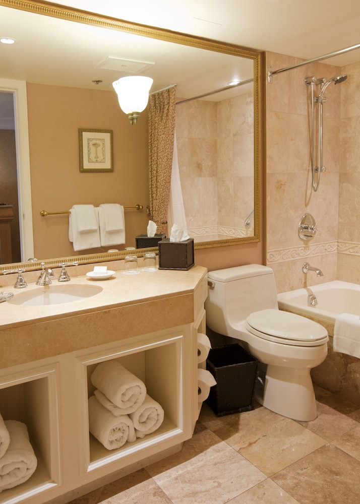 JUNIOR SUITE, KING BED