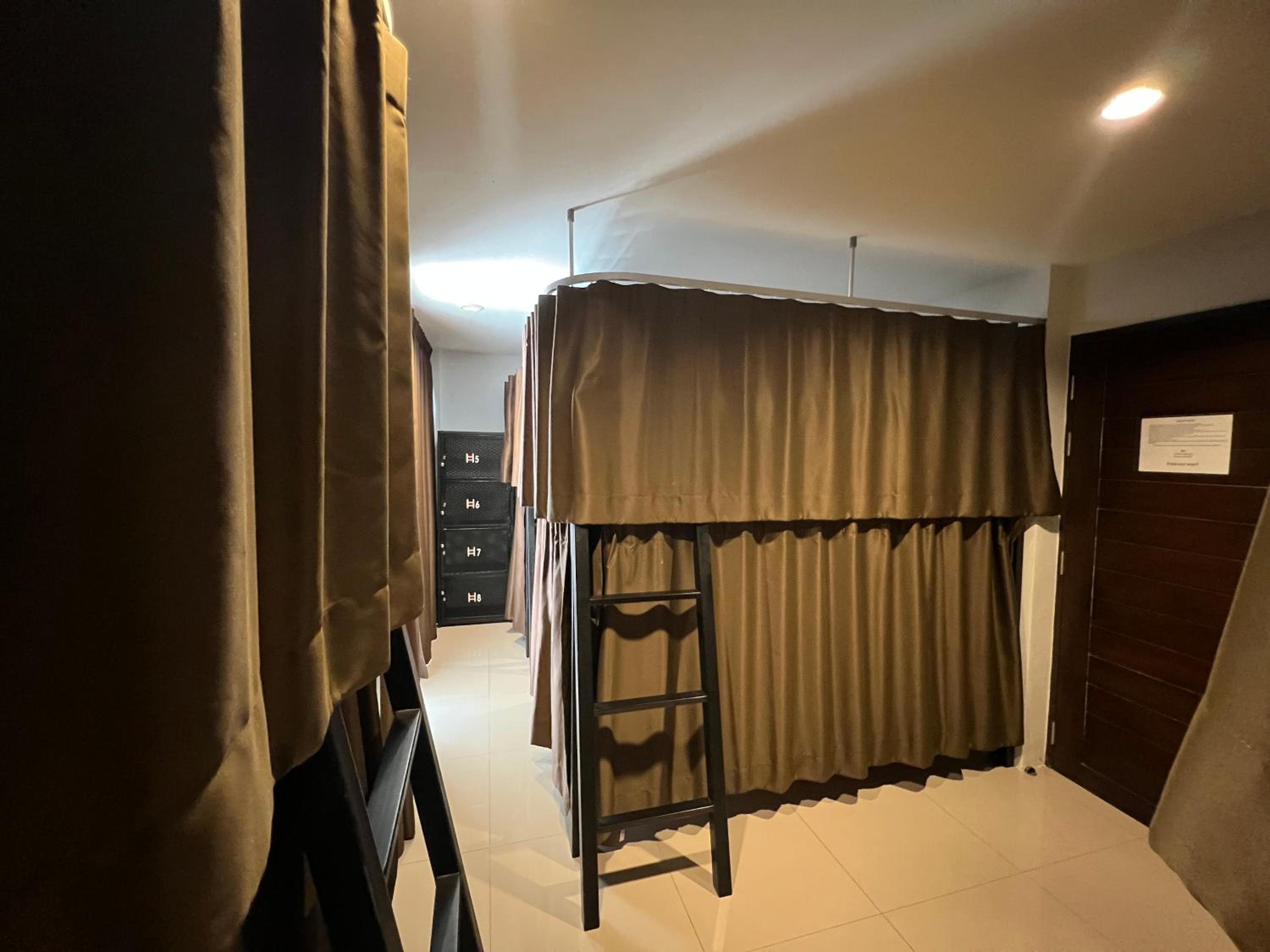 Litera Hostel Adults Only 37/71