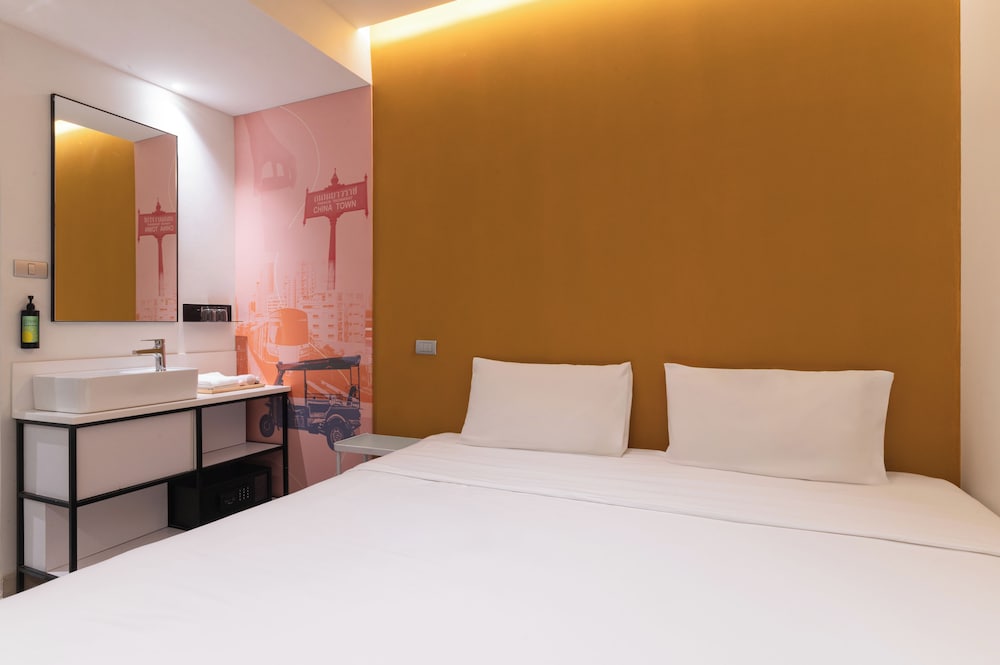 Pop, Double Bed, No Window