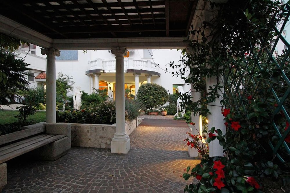 Park Hotel Cellini 44/50