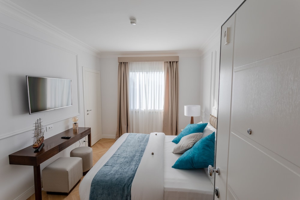 Porto Romano The Marina Resort 12/48