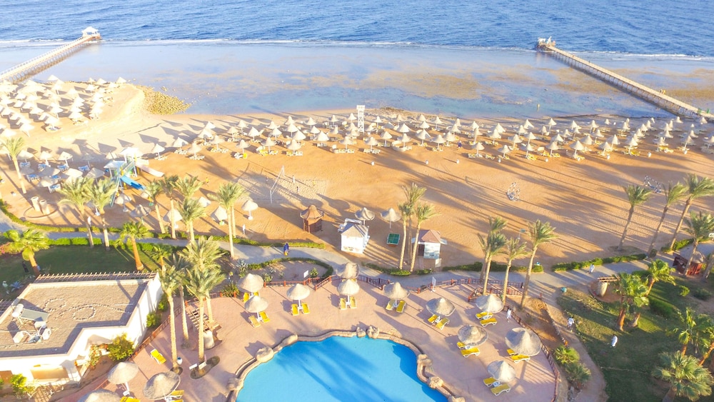 Parrotel Beach Resort 56/58