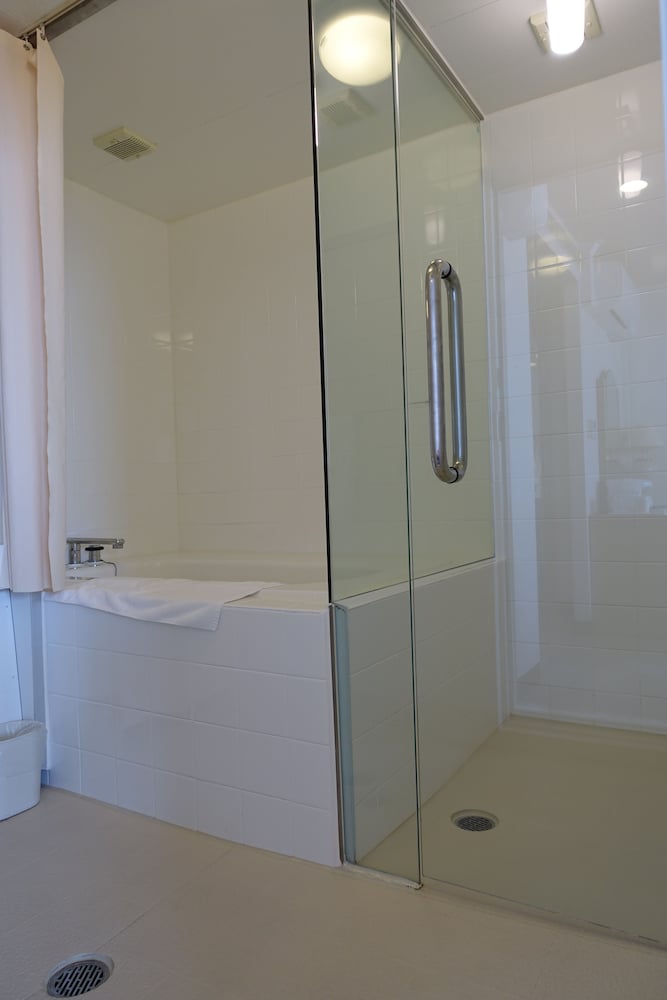 Urayasu Beaufort Hotel 48/49