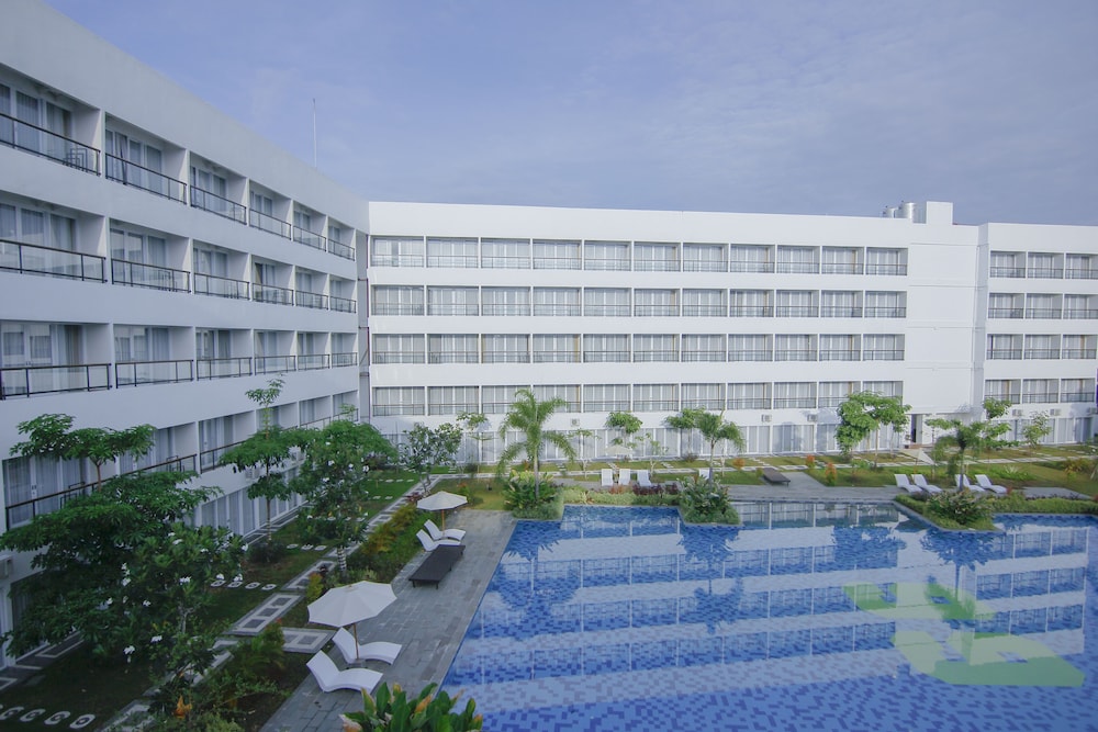 Raja Hotel Kuta Mandalika Resort & Convention 7/64