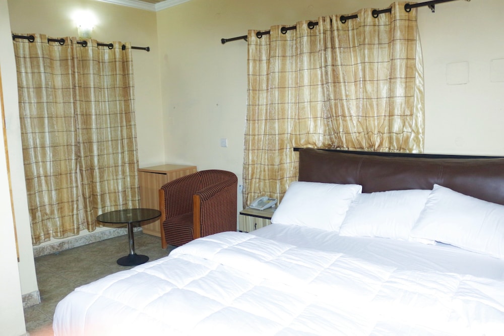 Daneto Hotel 8/22