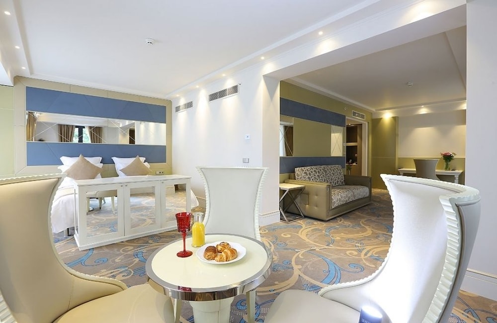 Ambassadori Hotel Tbilisi 56/73