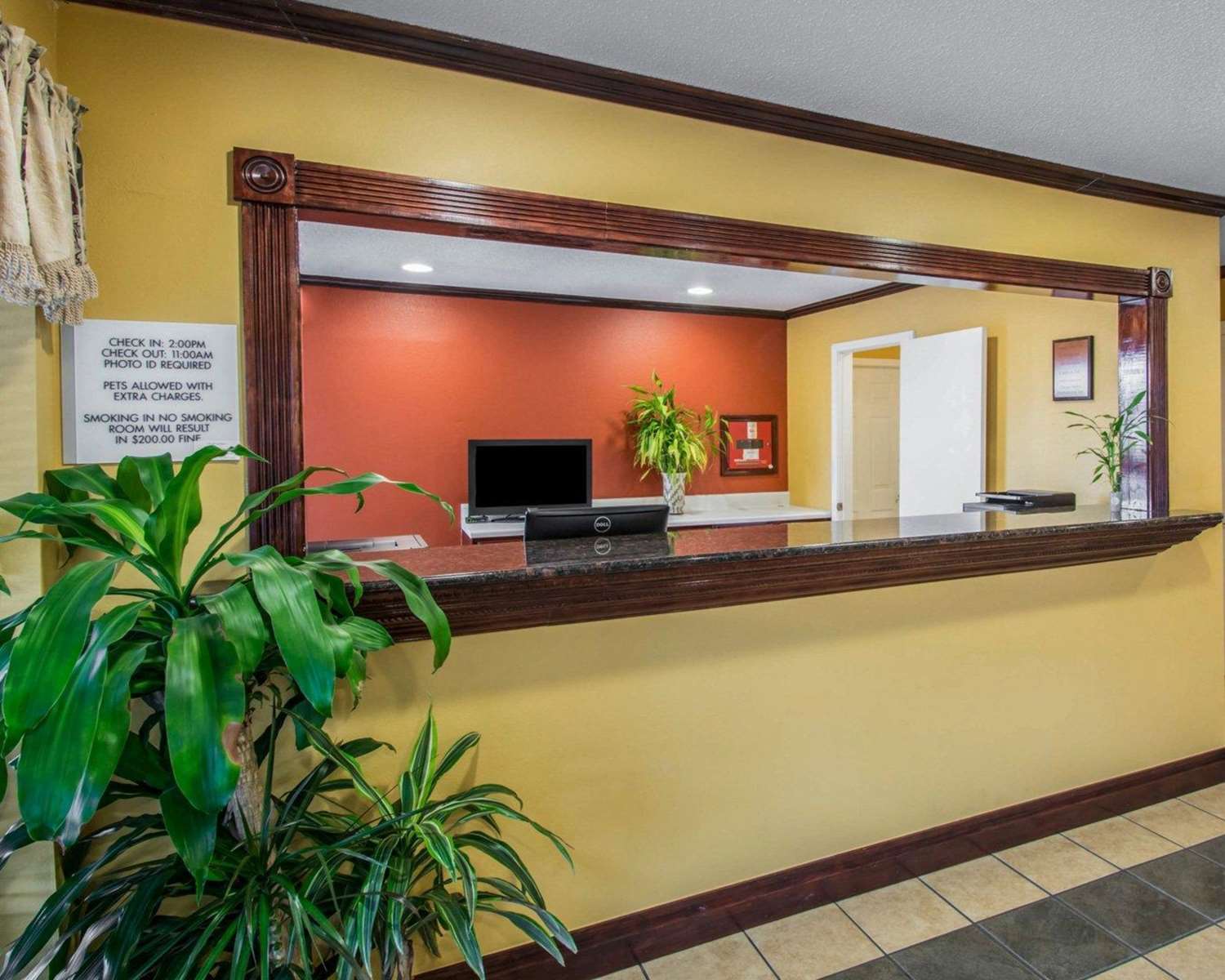 Econo Lodge Defuniak Springs I-10 10/31