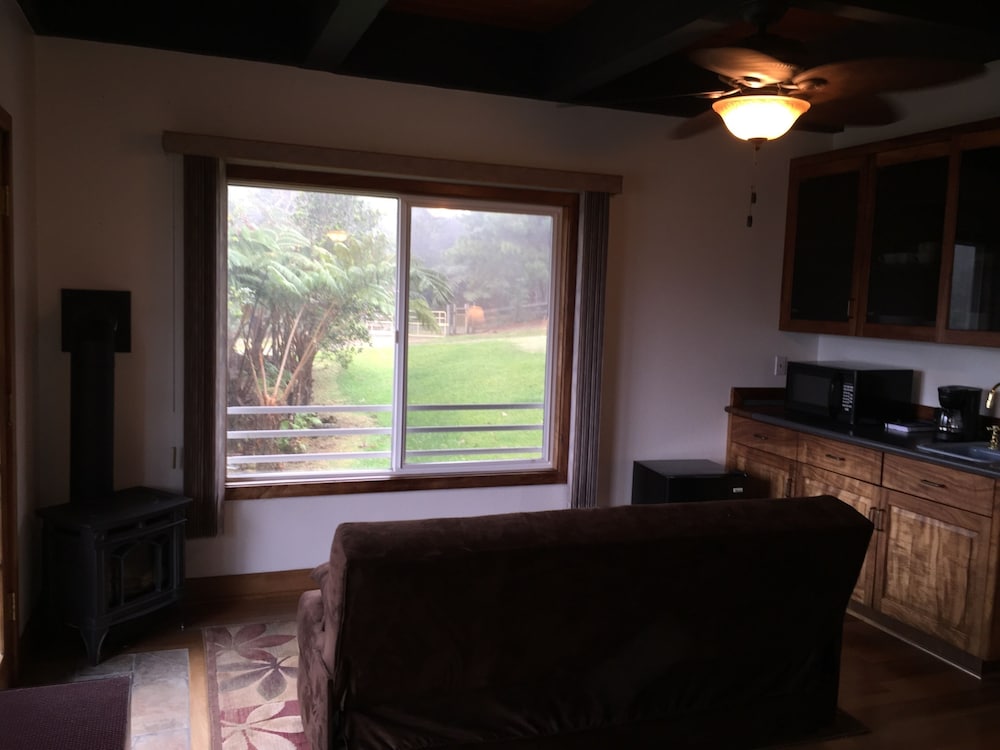Volcano Acres Ranch Bed and Breakfast 39/75