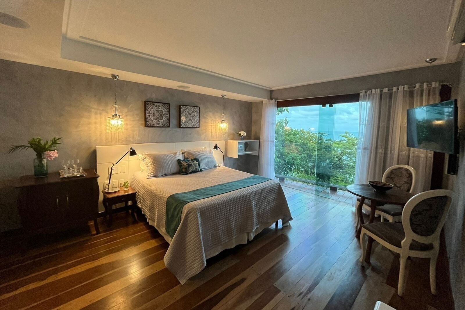 Deluxe, Suite, Queen Bed