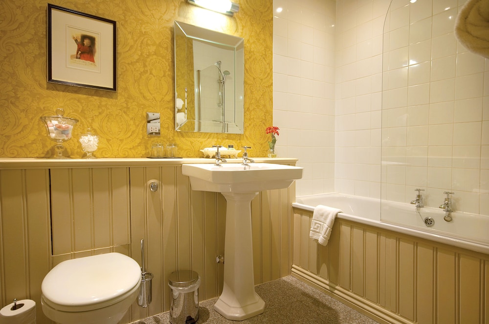 Whitley Hall Hotel 5/45
