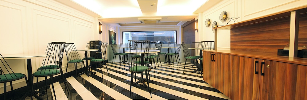 The 22 Hotel 36/50