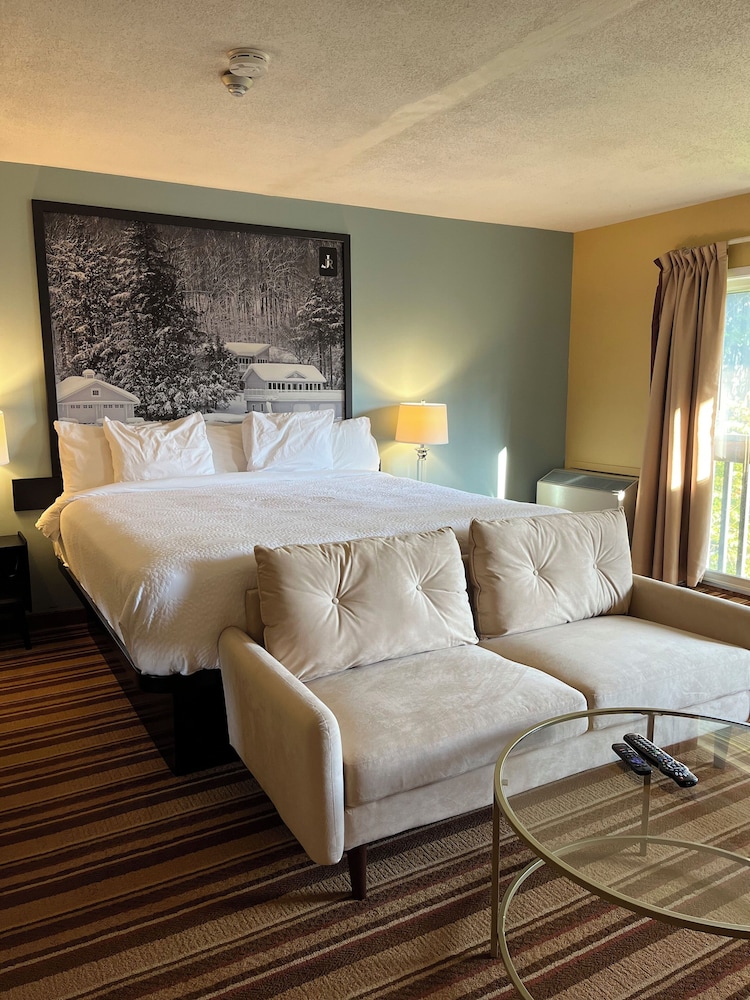 Jolly Roger Inn & Resort 10/50