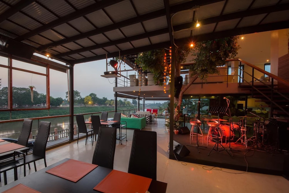Dragon River Avenue Hotel 32/40