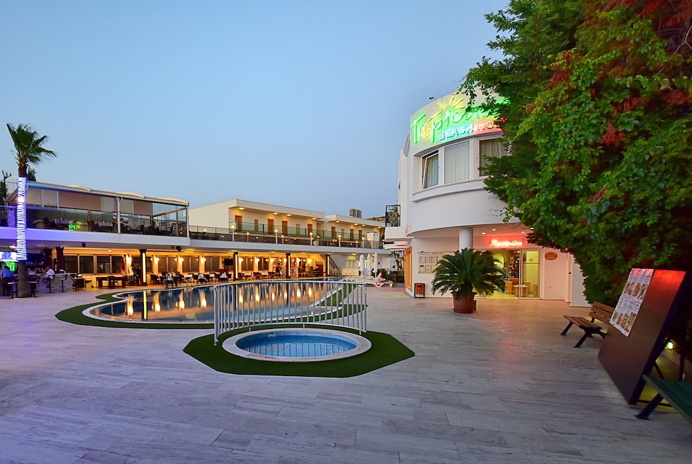 Tropicana Beach Apartments 17/38