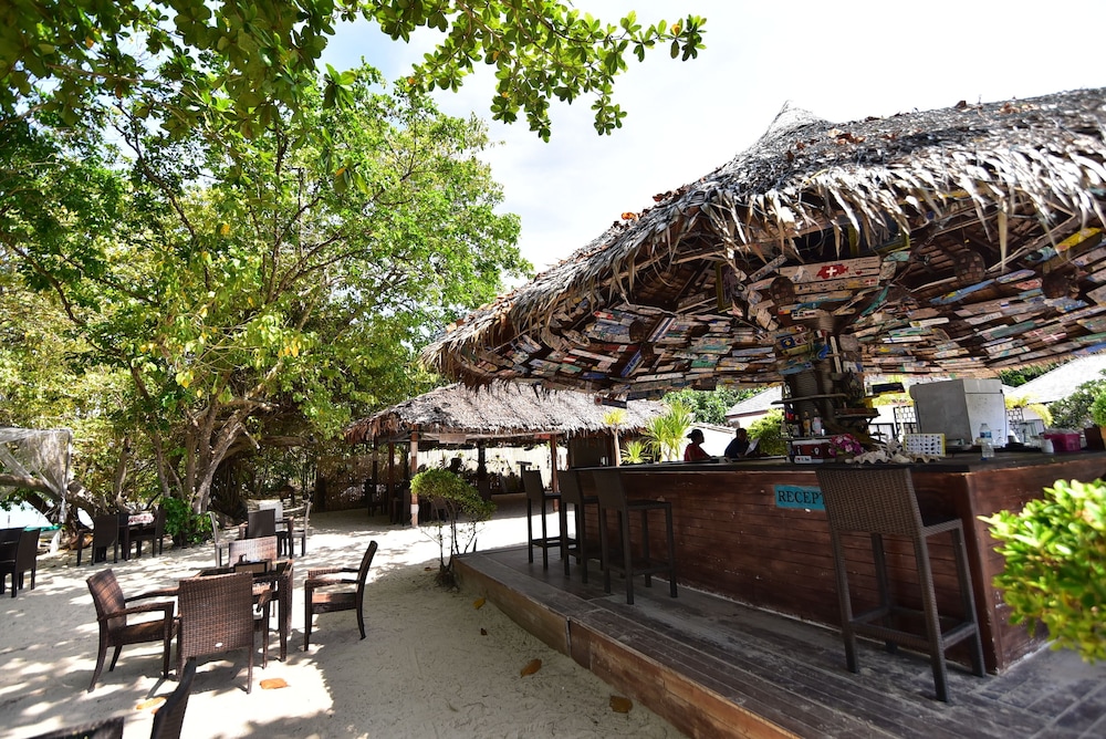 Reef Resort 7/33
