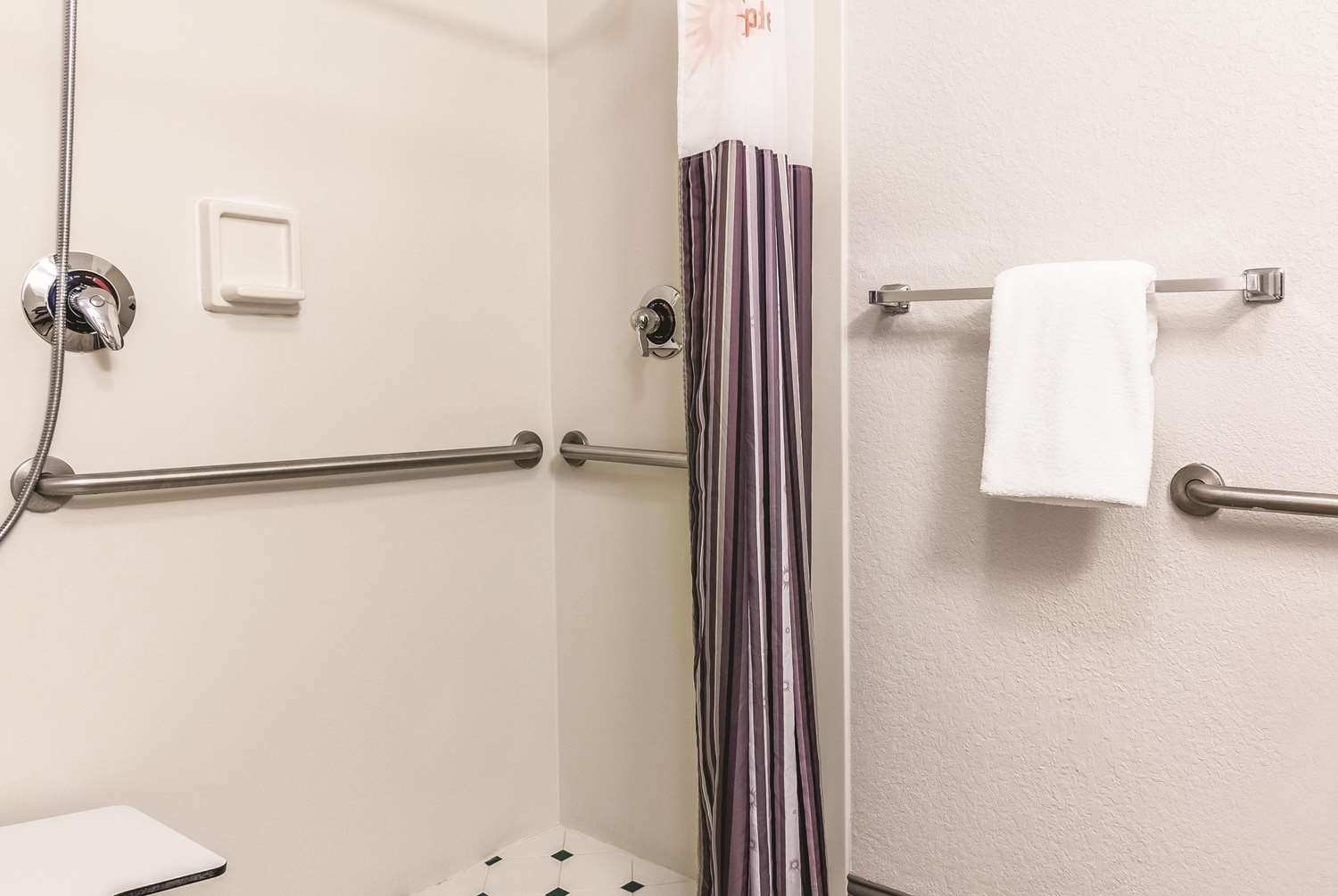 La Quinta Inn And Suites By Wyndham Orlando Airport North 45/45