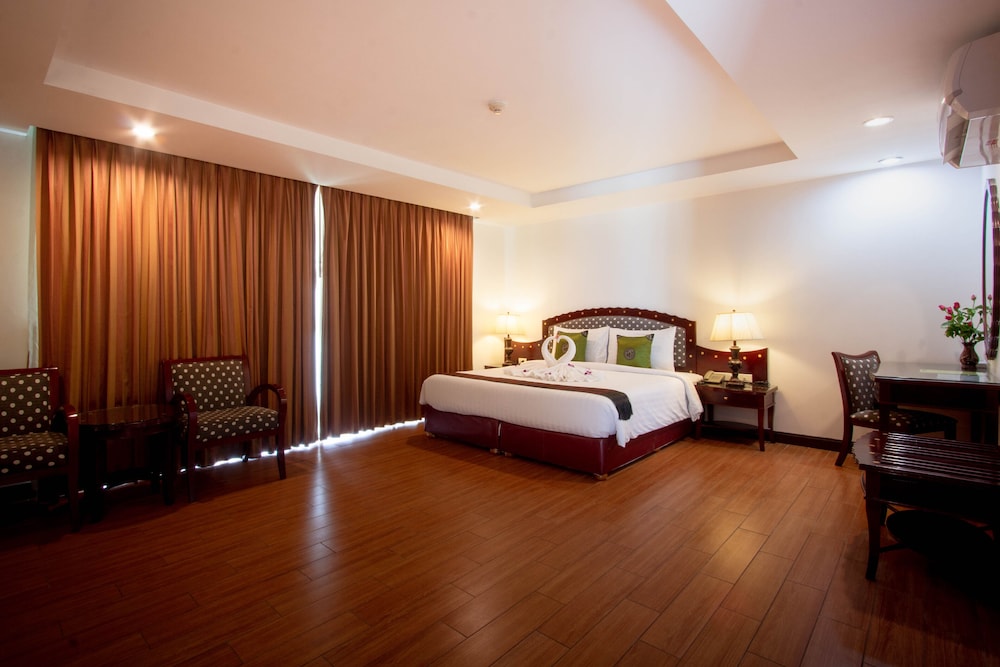 2 Bedrooms, Family Suite, 1 Single and 2 Queen Beds، Nana Hiso 3/4