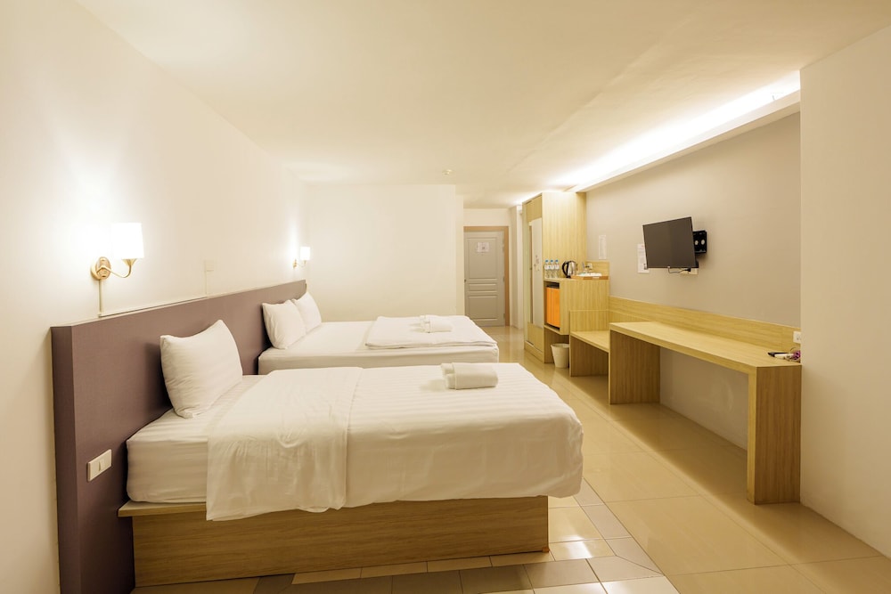 Tower, Triple, 1 Double and 1 Single Bed
