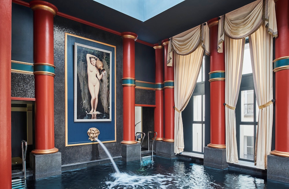 swimming pool spa