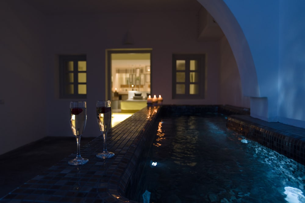 Oia Suites 24/50