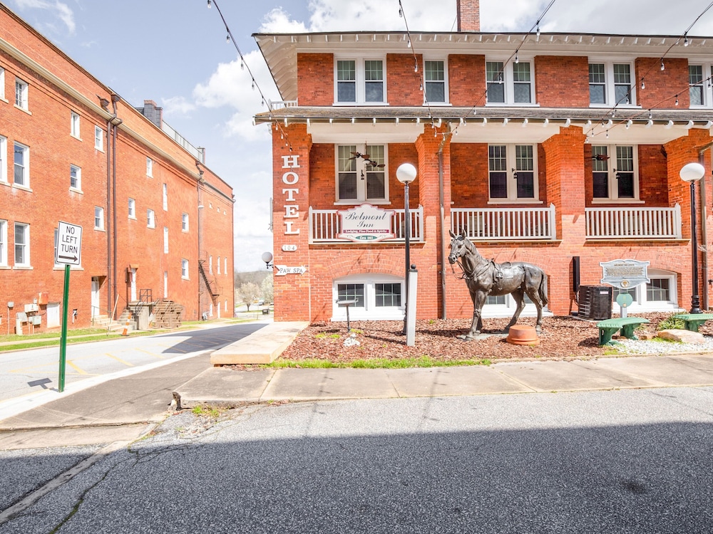 The Belmont Inn 31/39