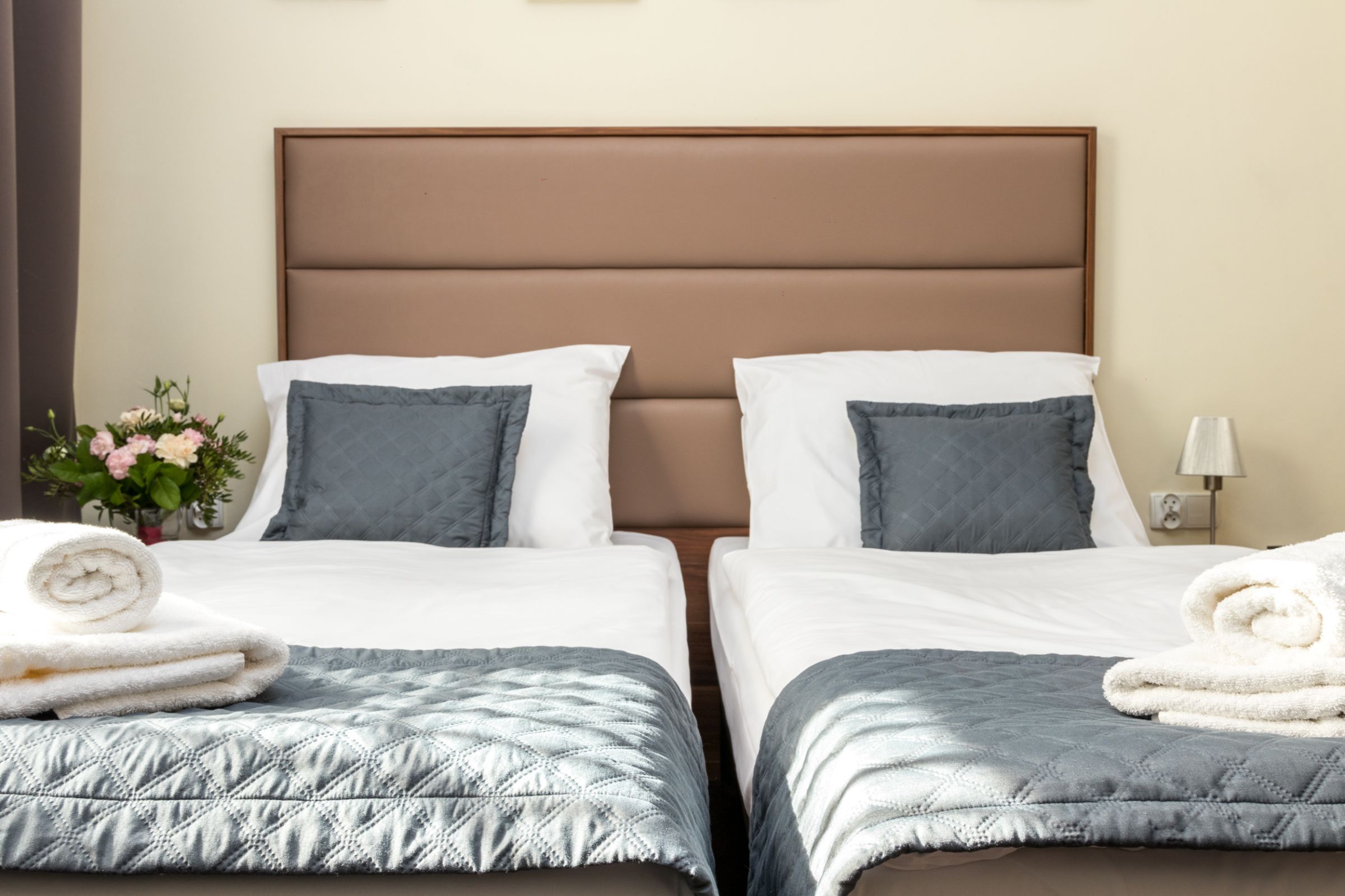 ROOM, TWIN BEDS