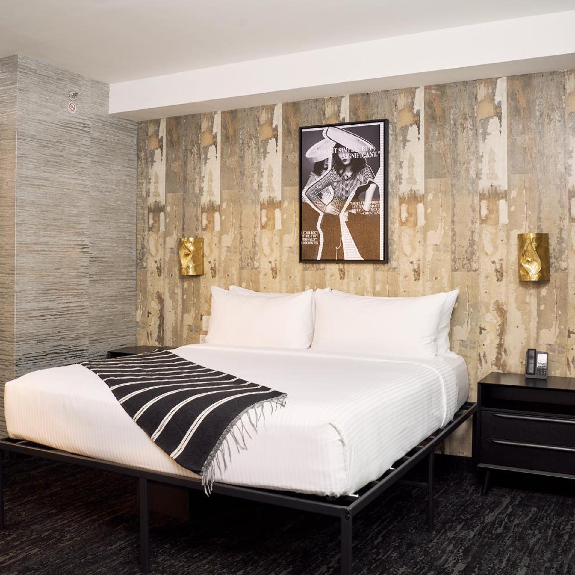 Penthouse Suite, Accessible