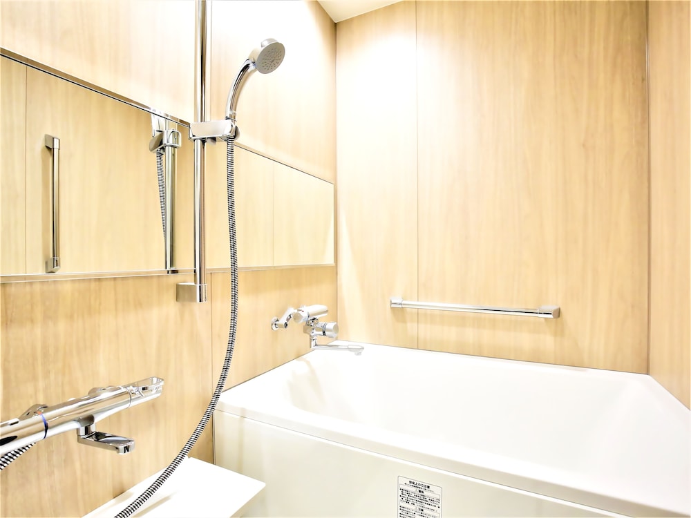 Luxcare Hotel Osaka 51/53