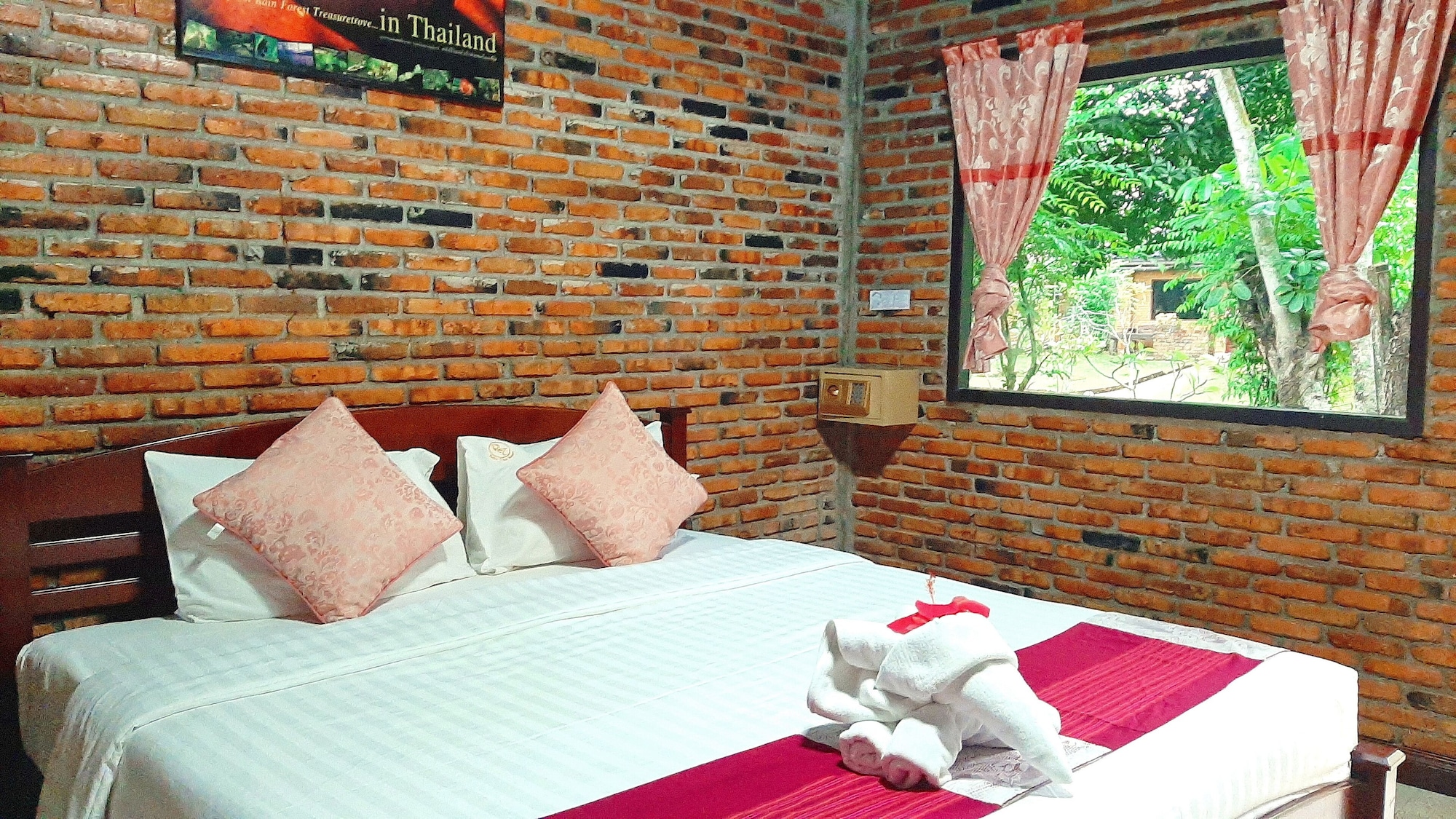 BUNGALOW, KING BED