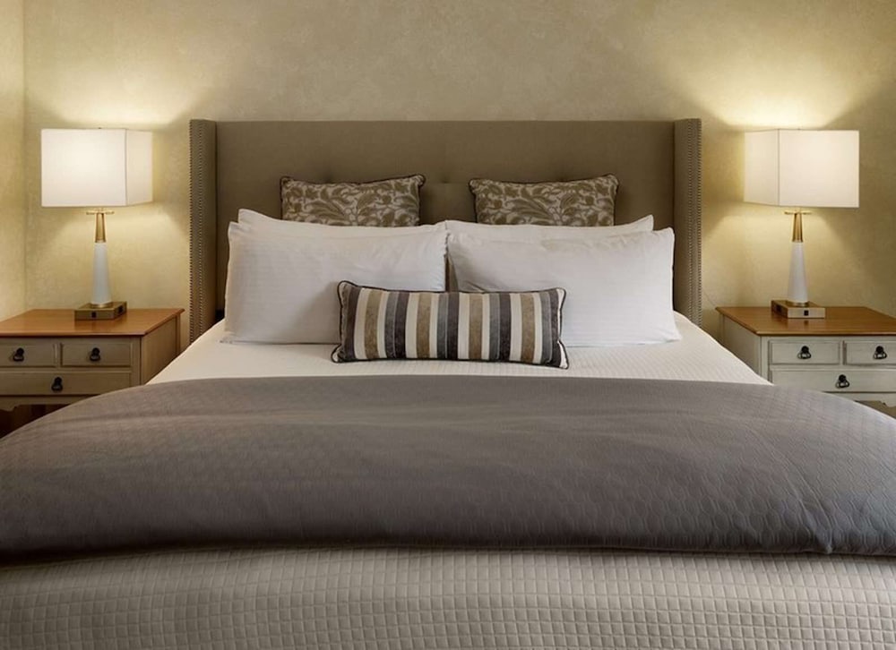 Pelican Inn & Suites 19/38