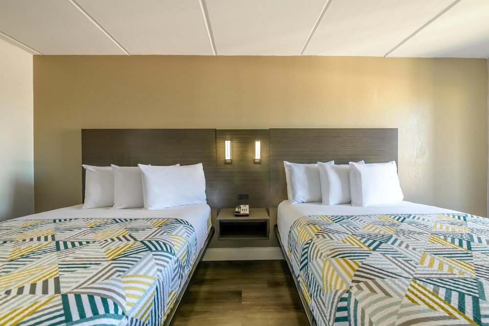 غرفة ديلوكس بسريرين كوين بمطبخ صغير للمدخنين، Motel6 Stockbridge, GA - Hwy 138 W 2/7