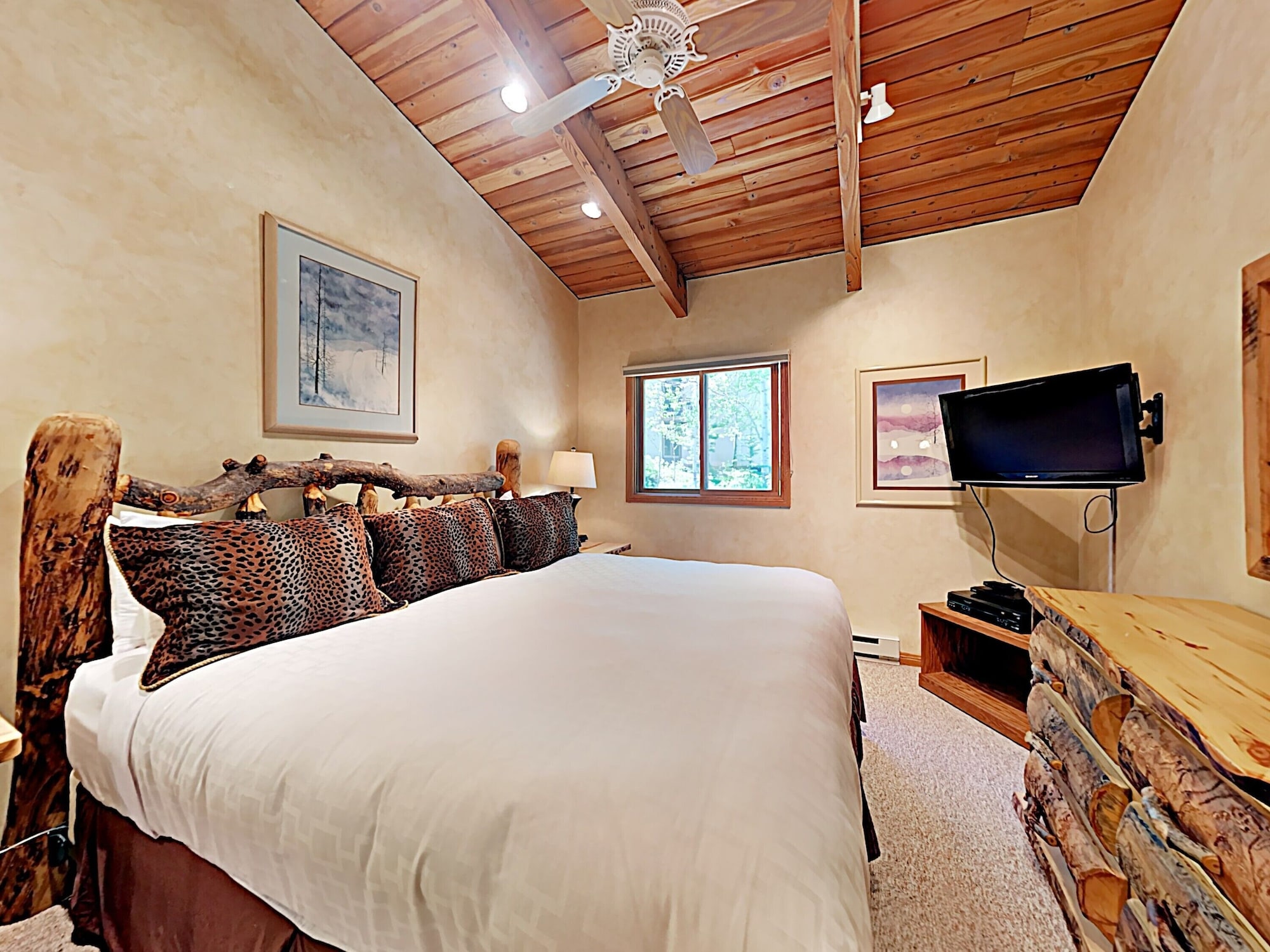 1 Bedroom, Plus, Loft, Standard, King Bed, 3 Beds