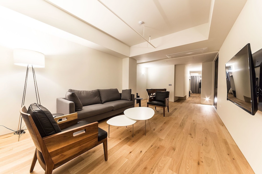Hotel 498 31/42